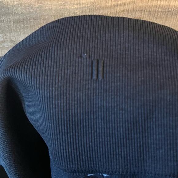 Lululemon Black Crops Size 6 - Picture 7 of 8